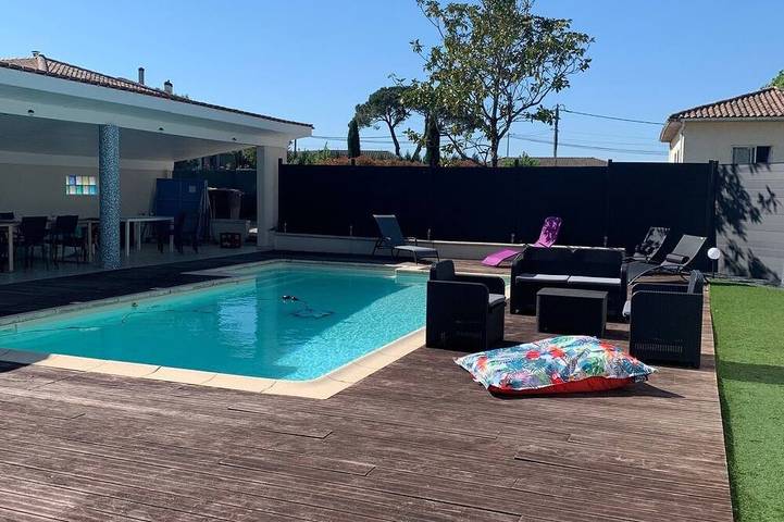 Location de vacances pour 6 personnes, avec terrasse et jardin à Bonnetan