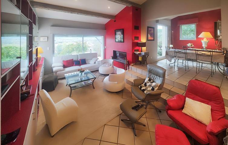 Location de vacances pour 8 personnes, avec terrasse ainsi que piscine et jardin à Cessenon-sur-Orb - 3