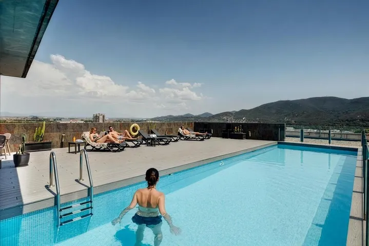 Hotel für 3 Personen, mit Ausblick und Pool sowie Terrasse - 1