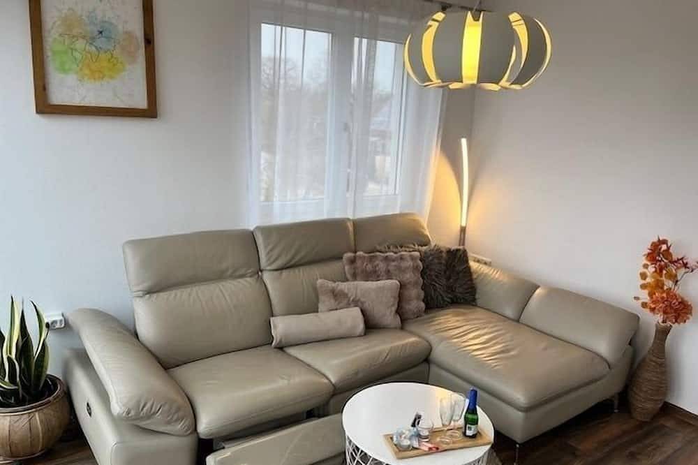 Ganze Wohnung, Modern eingerichtete Ferienwohnung mit Balkon in Muhr am See, Fränkisches Seenland