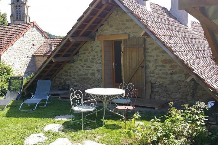 Location de vacances pour 3 personnes, avec Jardin à Broye