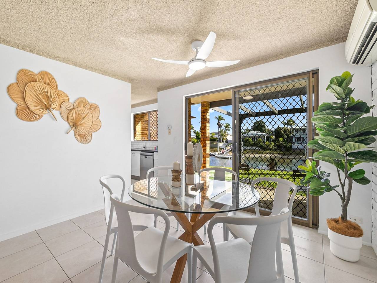 Entire apartment, 3-Bed Waterfront Apartment with Private Patio in Mooloolaba, Sunshine Coast