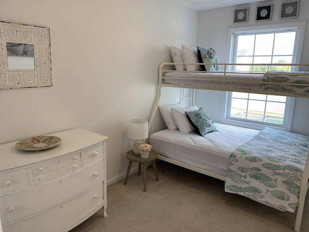 2 Br Beach Condo, 1 block from Ocean! in Narragansett, Washington County (RI)