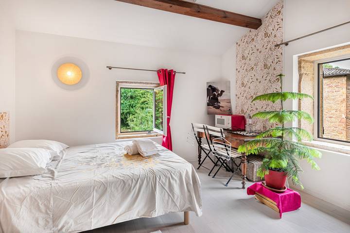 Chambre d’hôte pour 2 personnes, avec Jardin dans Beaujolais - 3