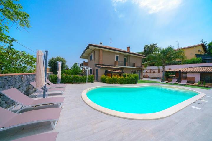 B&b per 2 persone, con Terrazza e Idromassaggio nonché Giardino e Piscina a Trecastagni