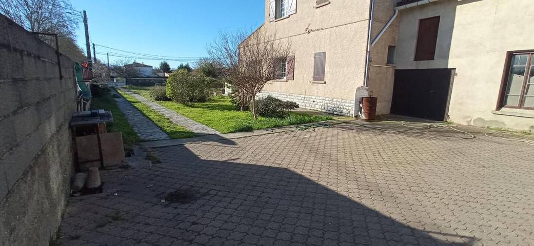 Gîte pour 2 personnes, avec vue ainsi que terrasse et jardin à Lauraguel - 2