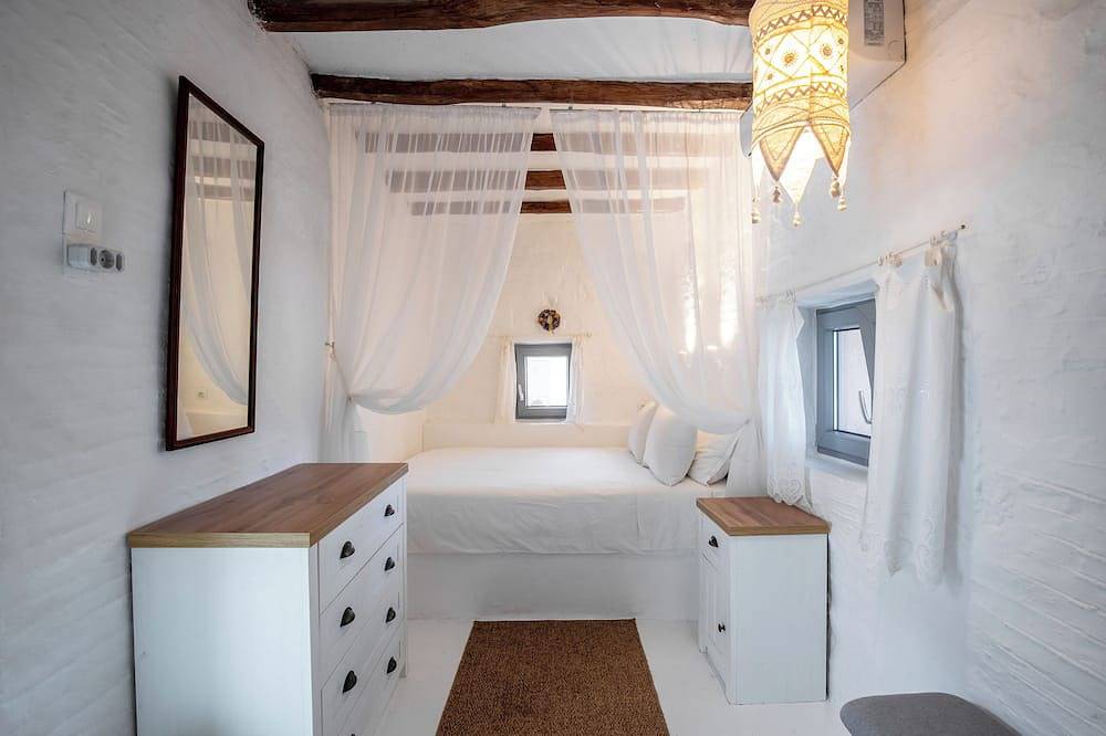 Magaya Beach House |  Steps From the Beach & Close to Town. in Parasporos, Paros