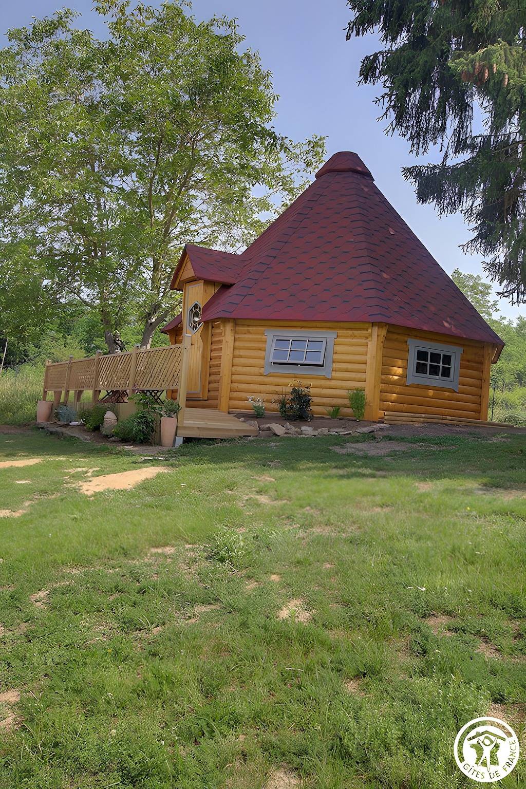 Chambre insolite L'Écureuil - Kota finlandés cerca del Jura in Coligny, Región de Bourg-en-Bresse