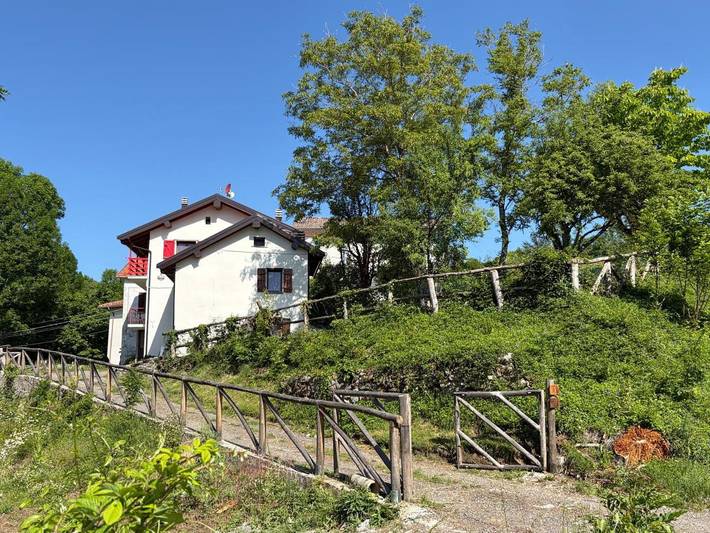 Gîte pour 3 personnes, avec Balcon et Terrasse ainsi que Jardin et Vue à Bedonia - 2