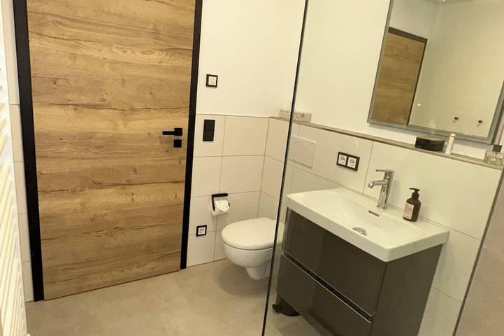Ganze Wohnung, Neu renovierte Ferienwohnung mit großer Südterrasse und traumhaftem Bergblick in Hausham, Alpenland Tegernsee Schliersee