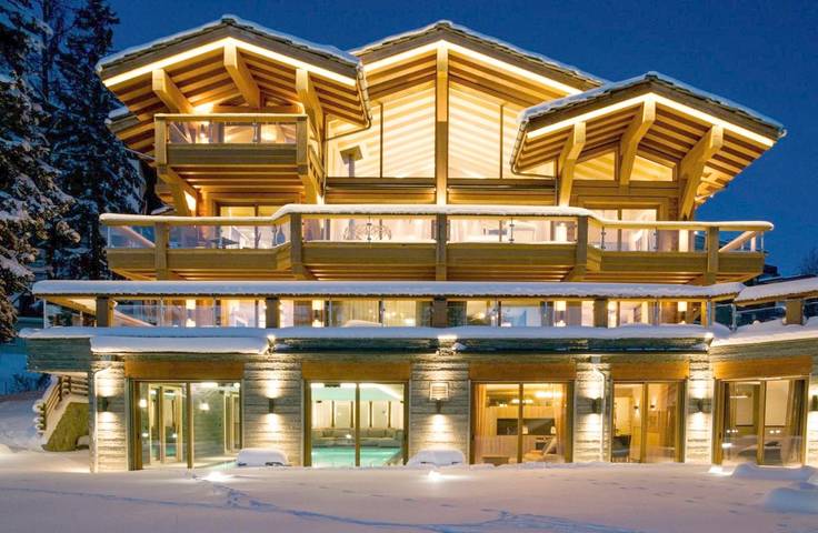 Hütte für 27 Personen, mit Balkon und Terrasse sowie Garten und Pool in Crans-Montana