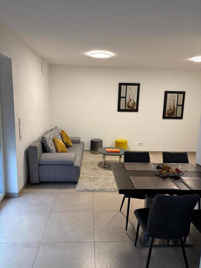 Ganze Wohnung, Two-Bedroom Apartment with Balcony in Maxhütte-Haidhof, Ostbayern