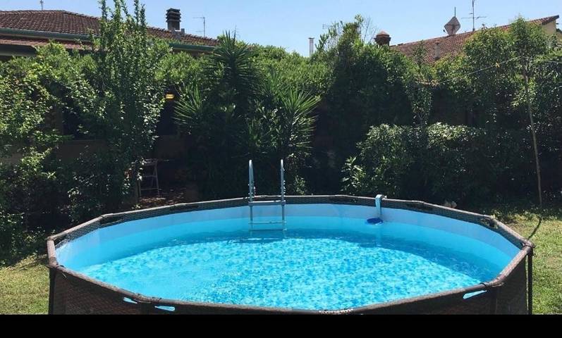Location de vacances pour 3 personnes, avec vue ainsi que piscine et jardin dans Torre del Lago Puccini - 3