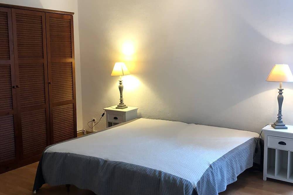 Maison Avec un Jardin de 1500m² et une vue Imprenable sur le Vignoble in Marseillan, Côte d'Améthyste