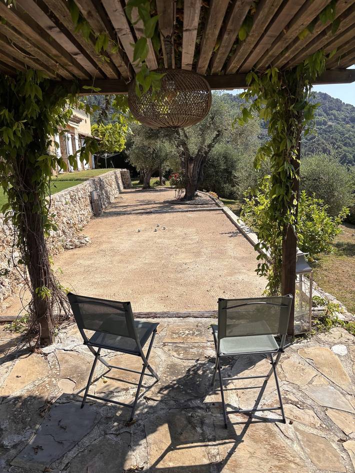 Location de vacances pour 8 personnes, avec jardin ainsi que sauna et piscine à Cabris - 4