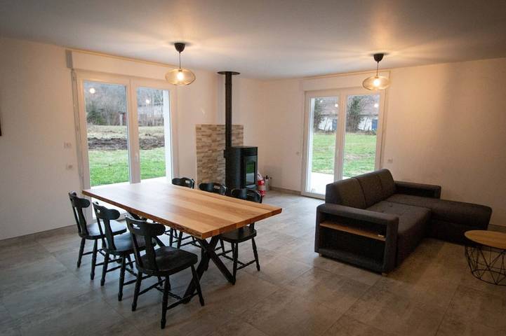 Location de vacances pour 6 personnes, avec terrasse et jardin dans Lac de Bonlieu