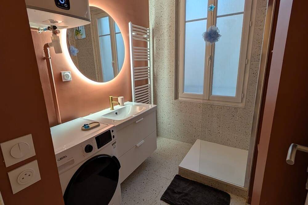 Entire apartment, 2-room apartment, 2 steps from Asnières station - 7 mn from Paris St Lazare in Asnières-sur-Seine, Hauts-de-Seine