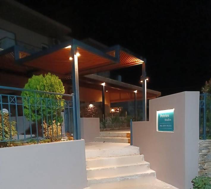 Appart’hôtel pour 2 personnes, avec terrasse ainsi que jardin et vue