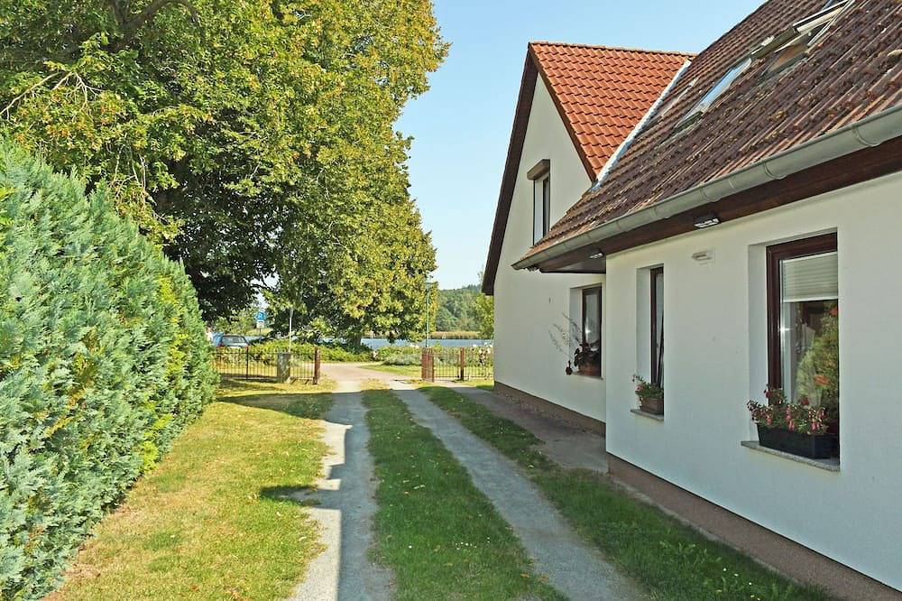 Ganze Wohnung, Ferienwohnung mit Sitzecke im Garten am Bodden in Ralswiek - Ferienwohnung mit in Ralswiek, Bergen auf Rügen und Umgebung