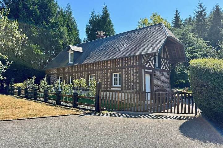 Location de vacances pour 8 personnes, avec terrasse et jardin à Annebault