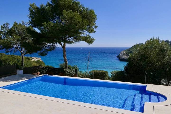 Ferienhaus für 8 Personen, mit Balkon und Whirlpool sowie Garten in Cala Mendia