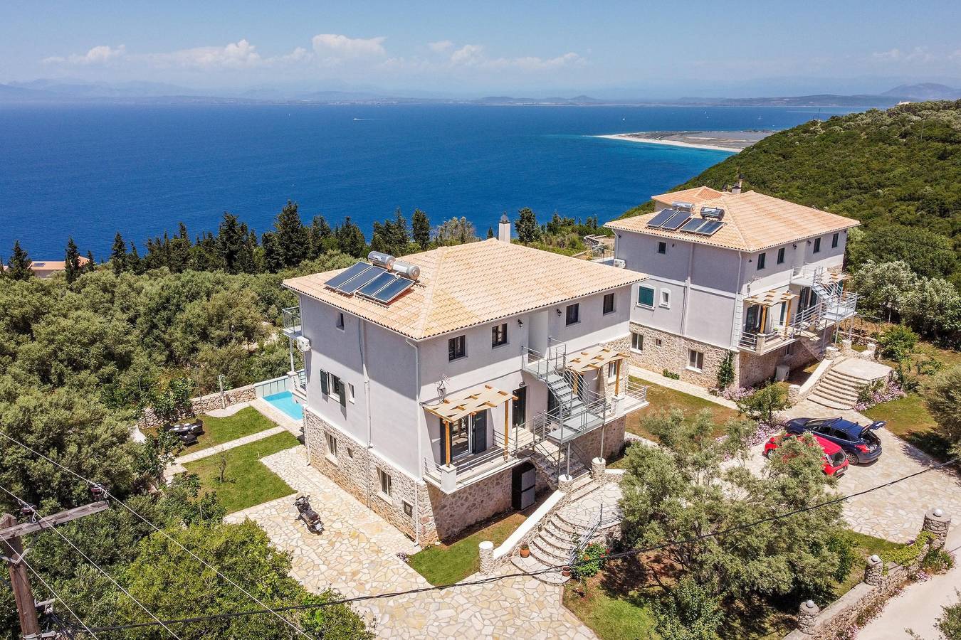 Entire apartment, Apartment Deluxe Suite with Sea View A close to Beach with Shared Pool & Wi-Fi in Greece