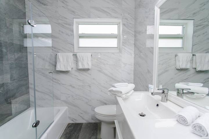 Vacation rental for 7 people, with hot tub and yard in Dania Beach