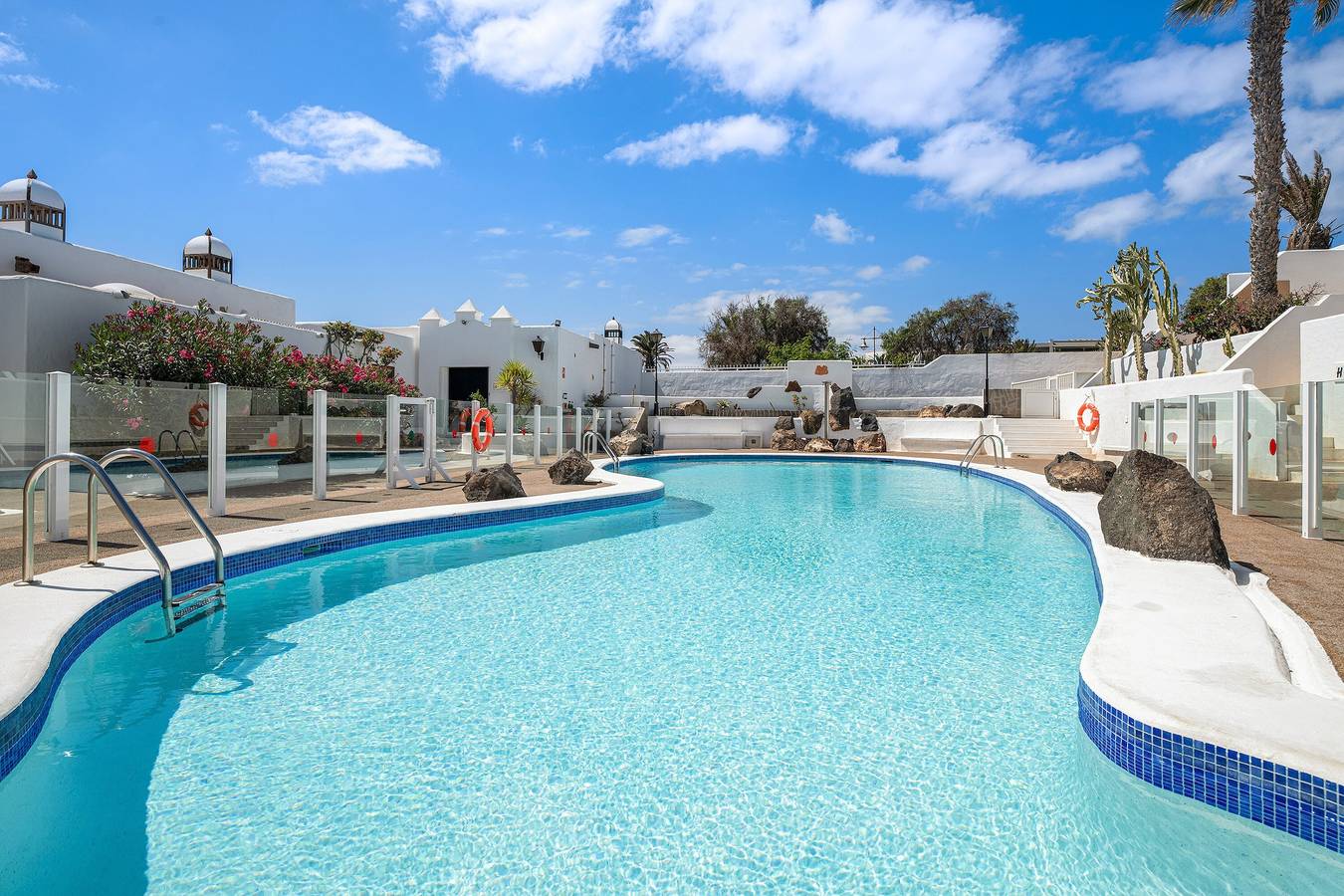 Ganze Wohnung, Ferienwohnung Puerto Chico X mit gemeinschaftlich genutztem Pool, privater Terrasse und Wlan in Playa Blanca, Yaiza