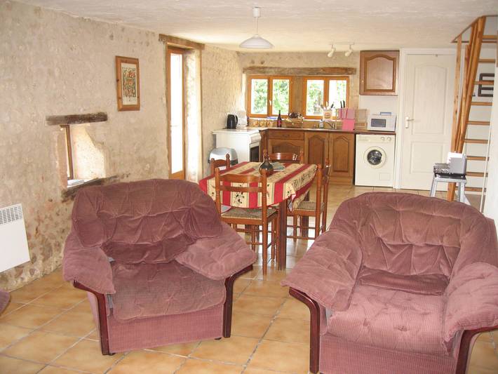 Gîte pour 4 personnes, avec piscine, adapté aux familles dans Boisne La Tude - 3