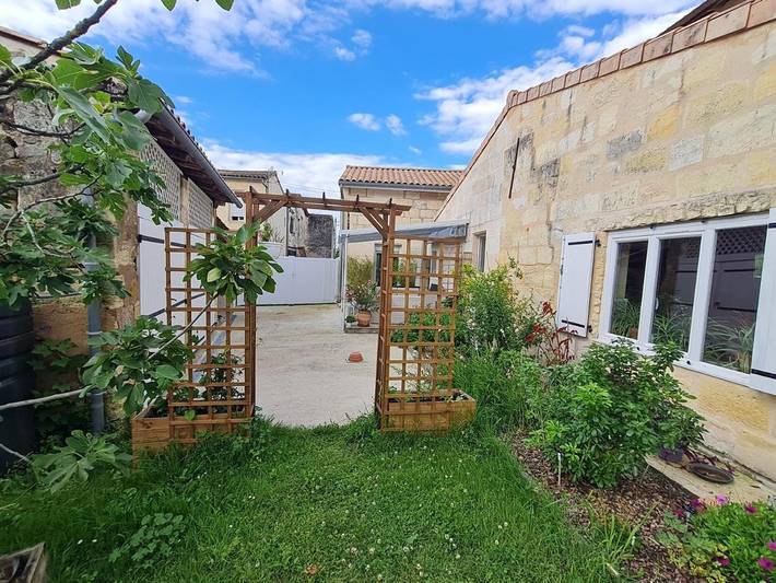 Location de vacances pour 4 personnes, avec piscine et jardin à Izon - 4