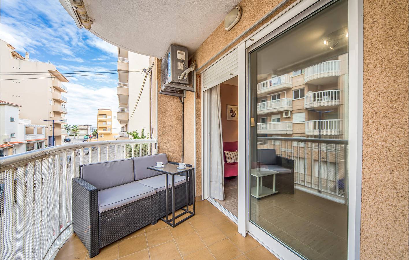 Apartamento vacacional entero, Costa Apt con Terraza &AC cerca de Dylan's Pizza in Miramar, Costa de Valencia