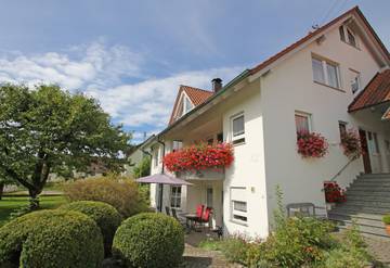 Gîte pour 4 personnes, avec terrasse et jardin, adapté aux familles à Radolfzell am Bodensee