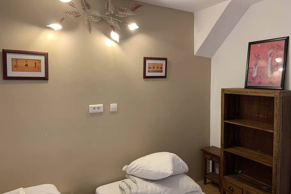 Large Sheepfold in the back country of Nice, heated swimming pool, wifi... in Toudon, Nizza und Umgebung