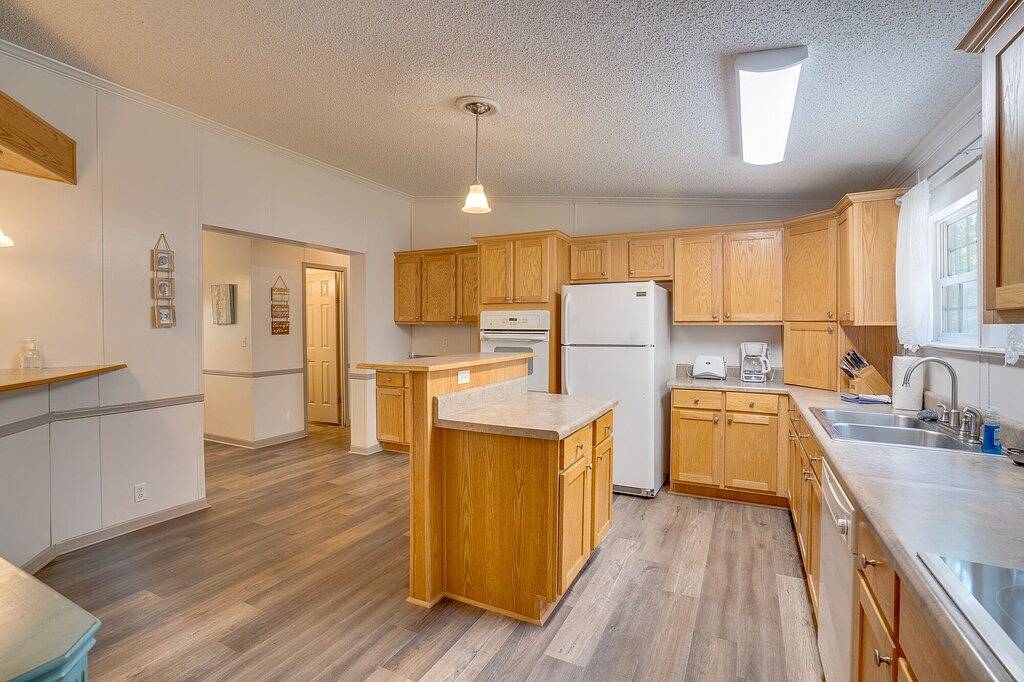 Cabin J at Safe Harbor Brady Mountain on Lake Ouachita! in Lake Ouachita