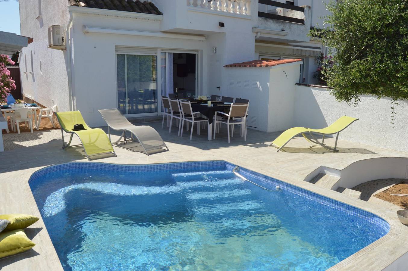Bonita casa para 8 personas con piscina y amarre de 7,5 m en Empuriabrava in Ampuriabrava, Alt Empordà