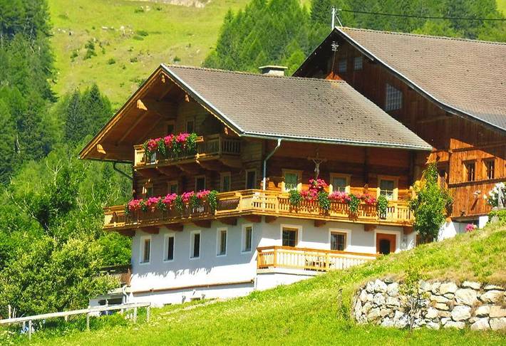 Ferienwohnung für 2 Personen, mit Balkon und Terrasse sowie Garten in Virgen