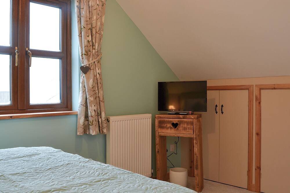 2 bedroom accommodation in Baswick, near Driffield in Brandesburton, East Riding of Yorkshire