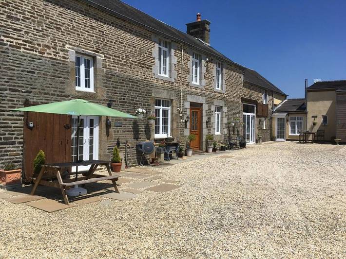 Location de vacances pour 2 personnes, avec Terrasse ainsi que Jardin et Piscine à Savigny-le-Vieux