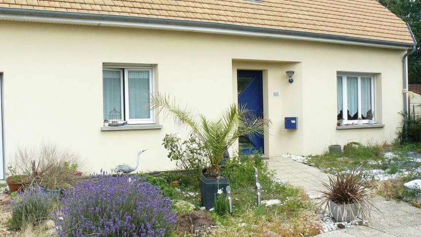 Cottage pour 2 personnes, avec jacuzzi et jardin à Challes