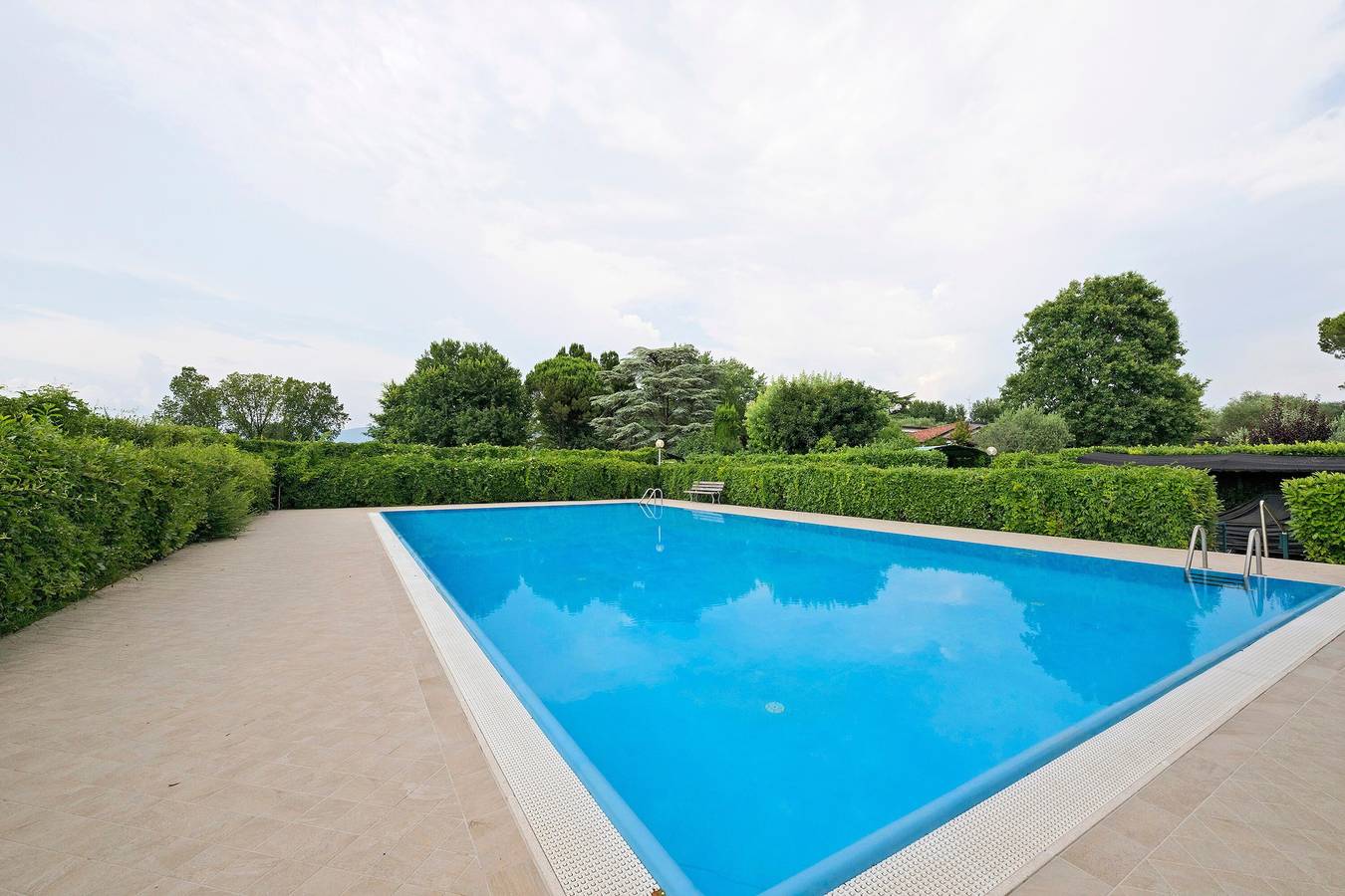 Villa Lucrezia – 4 Schlafplätze in Bardolino, Gardasee – Pool, Garten, Parkplatz, Haustiere in Bardolino, Gardasee-Berge