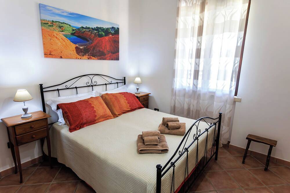 Villa Cisura Ranne - 2 km from the sea with a private heated pool in Diso, Lecce Provinz