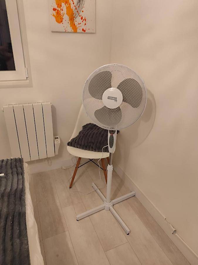 Le 19 - Salle de jeux 60 M2 - 8 personnes - 3 chambres in Bussière-Dunoise, Région de Guéret