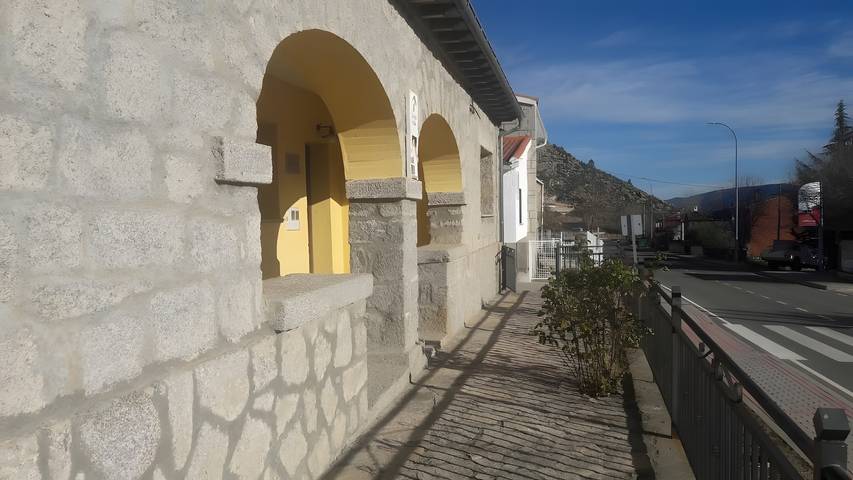 Country House 'Casa Rural Los Portalillos I' with Mountain View in Navatalgordo, Valle del Alberche