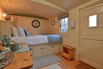 Glamping for 2 People in Northamptonshire, Midlands, Photo 3
