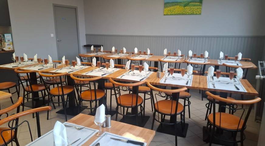 Gîte pour 13 personnes, avec terrasse dans Massif central - 2