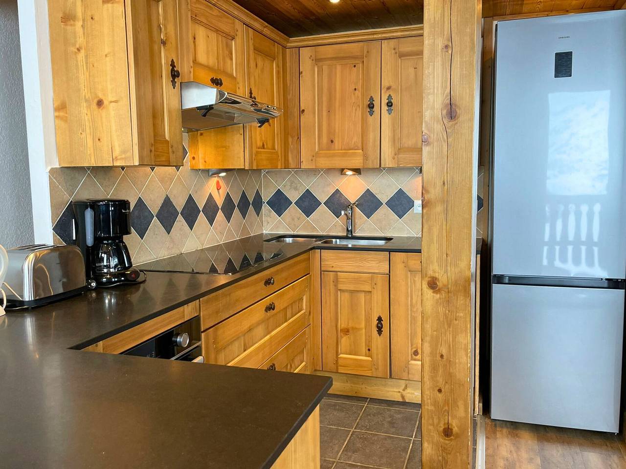 Entire apartment, 8-person duplex in Menuires, ski-in/ski-out, pets allowed in Saint-Martin-de-Belleville, Les Trois Vallées