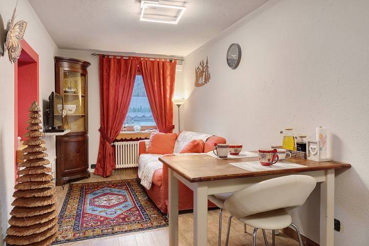Hel lejlighed, Casa Gardenia Apartment with Mountain View, Private Terrace and Wi-Fi in Rochefort (Arvier), Comune di Arvier
