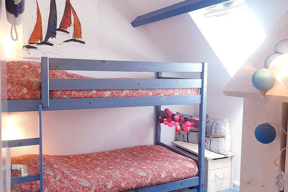 A blue house on the wild coast in Batz-sur-Mer, Côte d'Amour