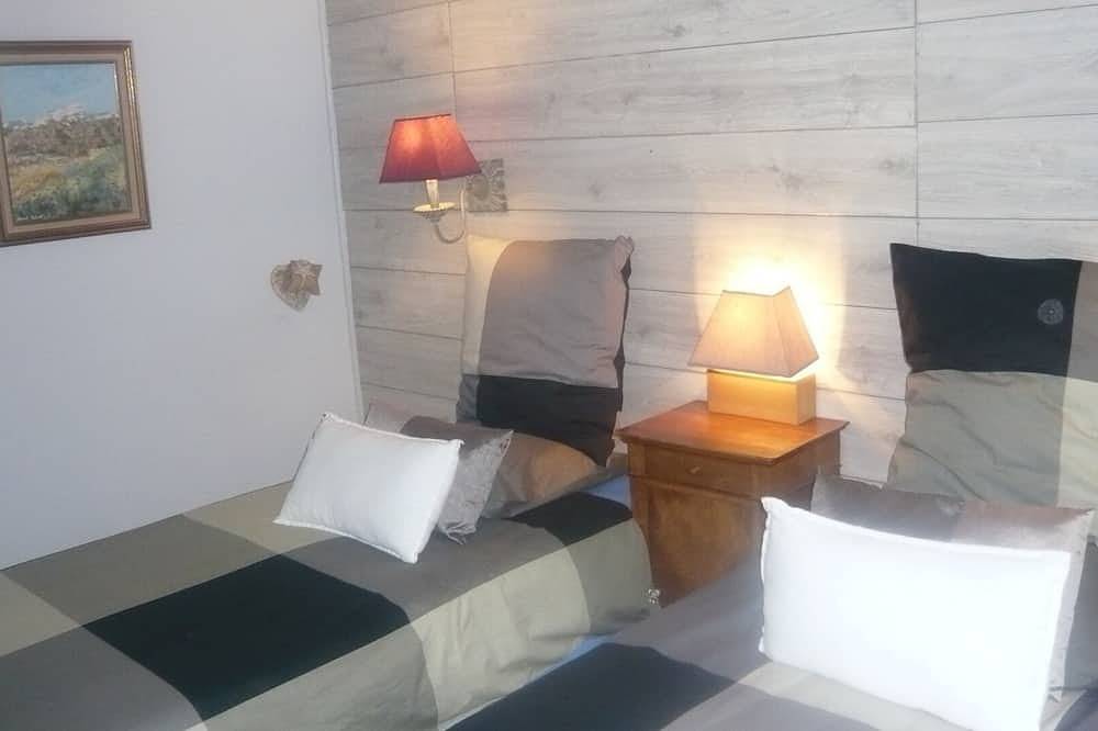 Mas with pool in the Alpilles / Plan yourself: Video by Drone in Maussane-les-Alpilles, Arles region