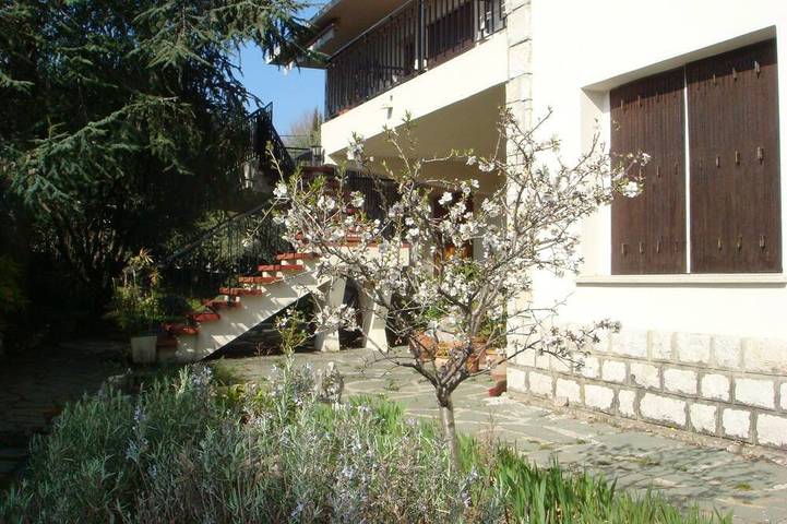 Maison de vacances pour 4 personnes, avec Balcon/Terrasse et Terrasse ainsi que Jardin et Piscine à La Gaude